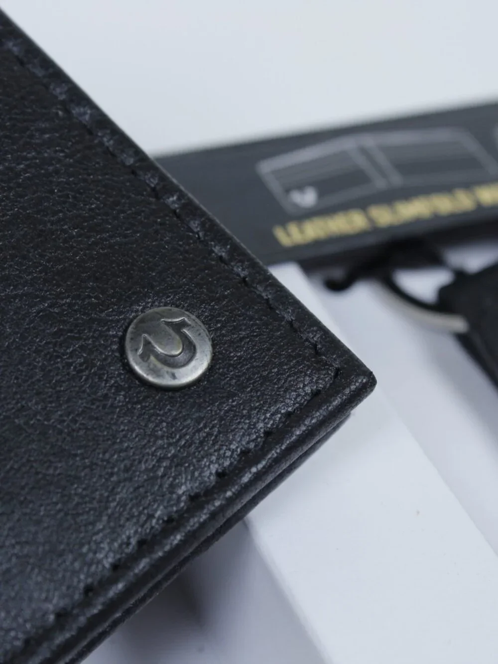 True Religion Gift Set: Leather Wallet + Original Keychain (New in‎ Box)